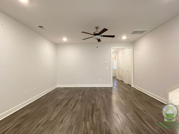 3rd image of 10 Jaycee Ct