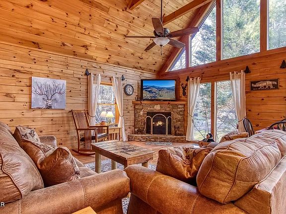 4th image of 704 Yona Trail Way