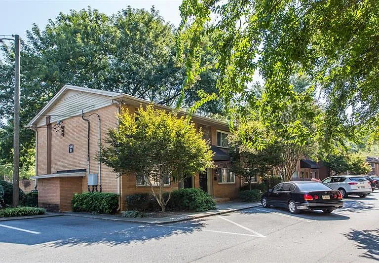 120 Biscayne Dr NW #B10 — Photo 3