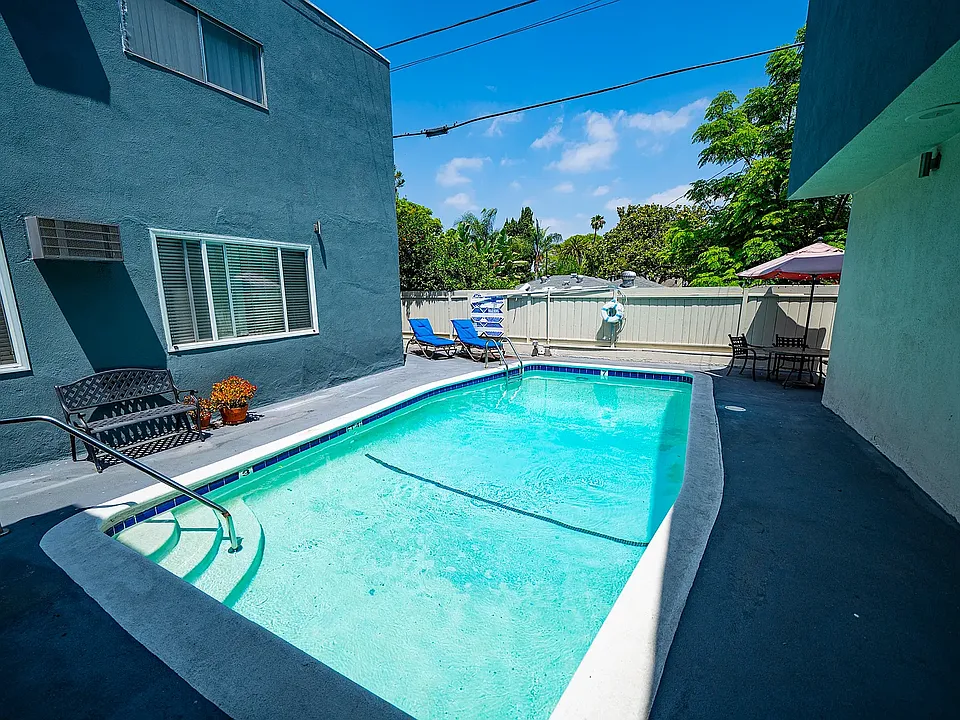1226 N Fuller Ave #20