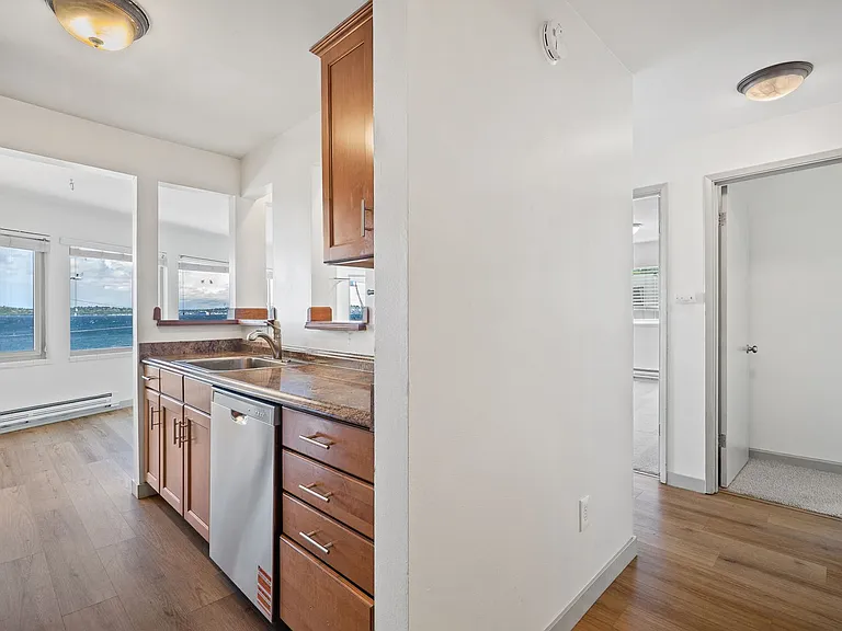 Alki Shores Apartments — Photo 17