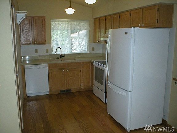 5th image of 1018 99th Ave SE