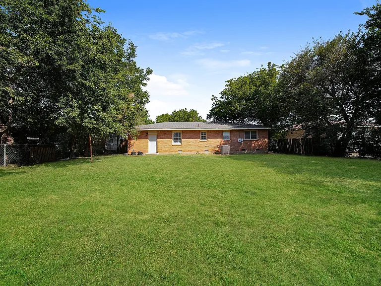 2610 NW Lindy Ave — Photo 9