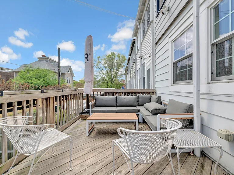 613 Girard St NE — Photo 24