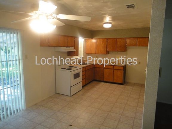 3rd image of 2725 Catalina Dr