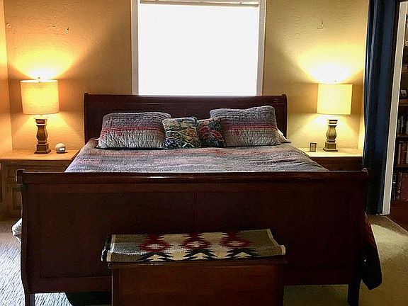 Master bedroom w/ king size 