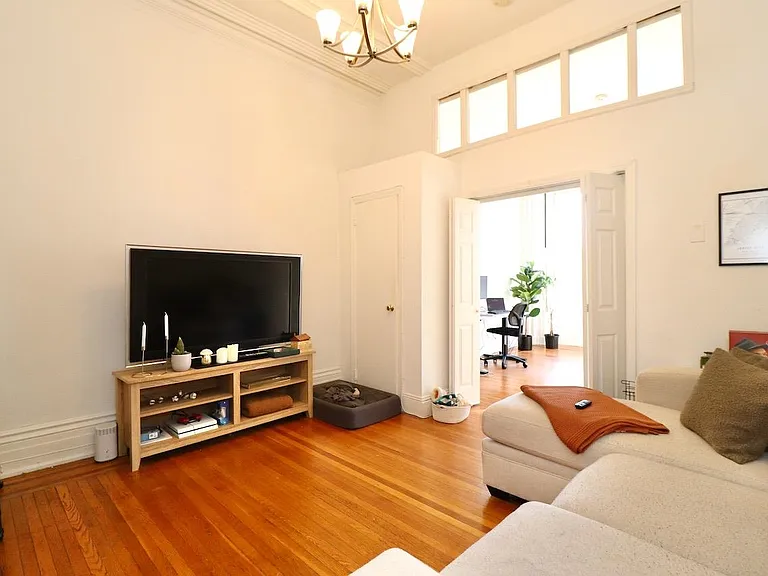 270 Montgomery St #2 — Photo 8