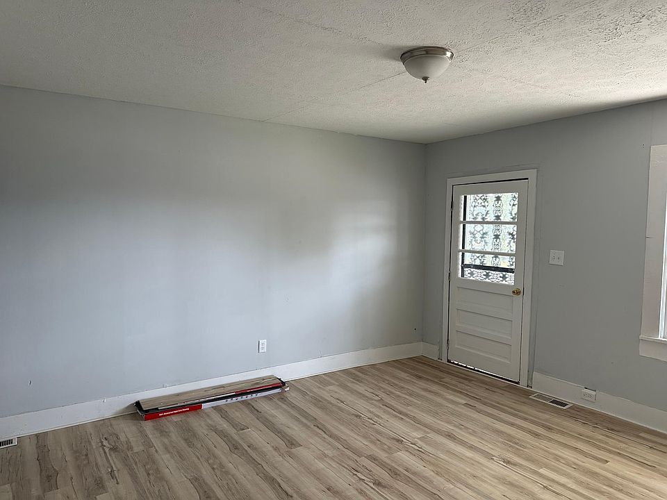 1st image of 3423 Bank St