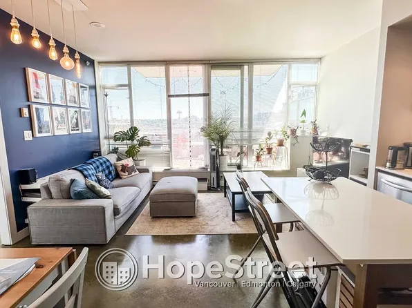 221 Union St #808, Vancouver, BC V6A 0B4