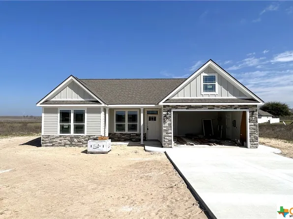 136 Turnberry Dr, La Vernia, TX 78121