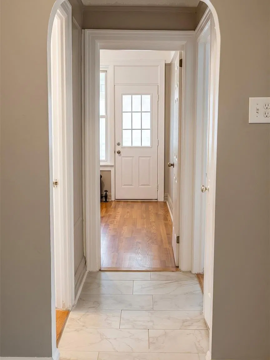 3 bed, 1.0 bath, 2480 sqft, $3,600 — Photo 3