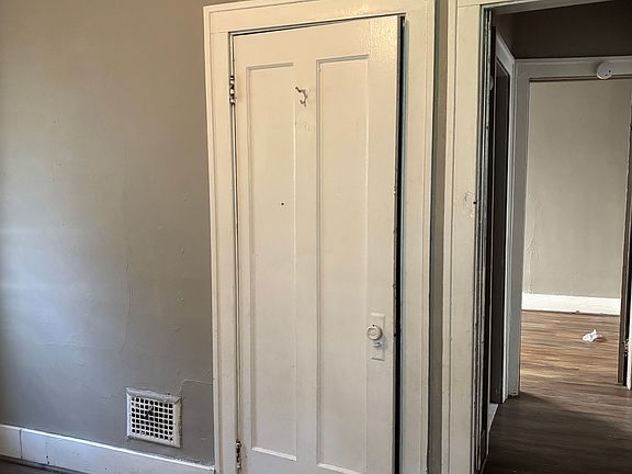 4th image of 19157 Orleans St