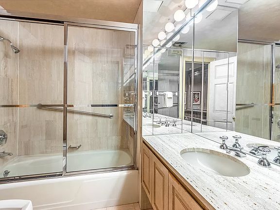 5th image of 15 W 53rd St #50F