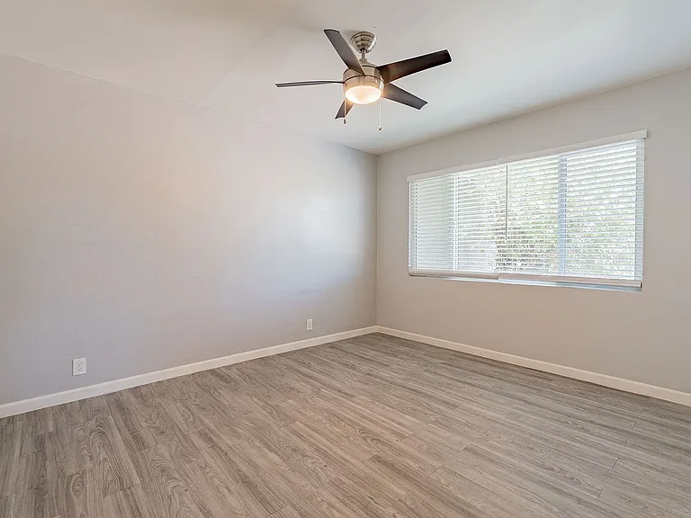 301 W Turney Ave — Photo 23