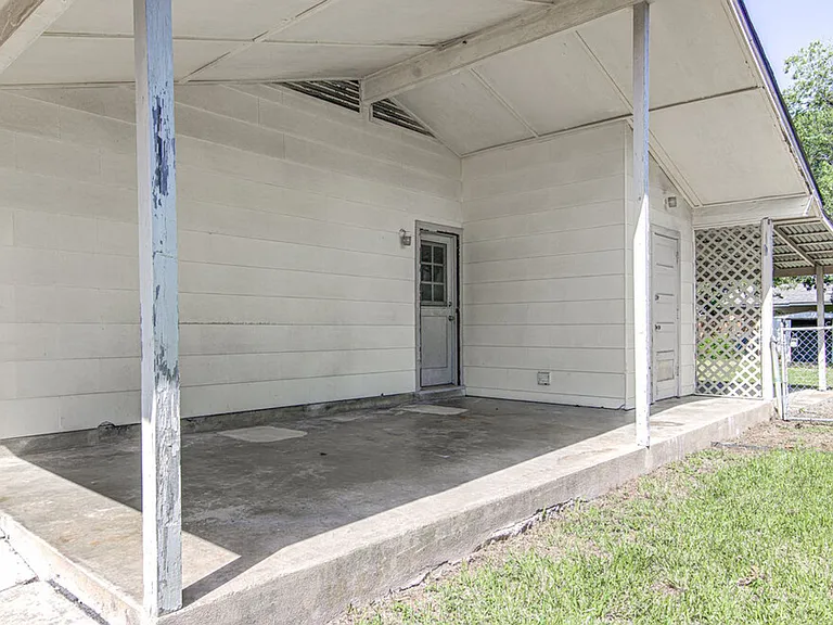 8406 Burrell Dr — Photo 3