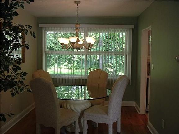 5th image of 29 E Avon Dr