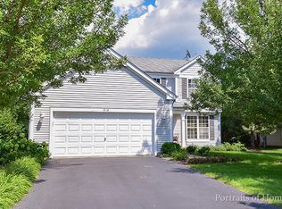 818 Summerhill Dr, Aurora, IL 60506