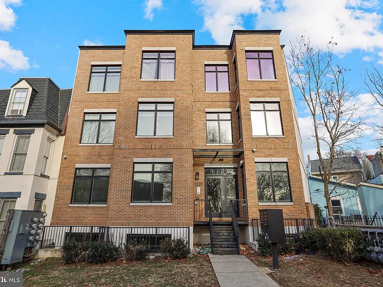 1220 Potomac Ave SE #3 — Photo 1