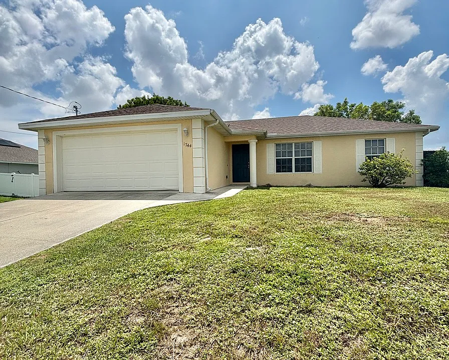 1744 NW 18th St