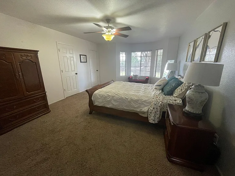 2046 Piccadilly Ln — Photo 10