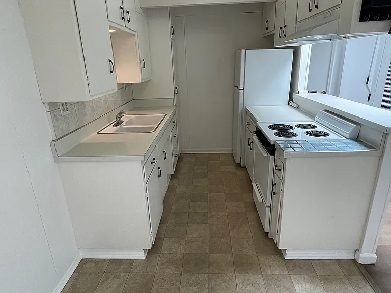 44 Bennett Ave #B — Photo 2