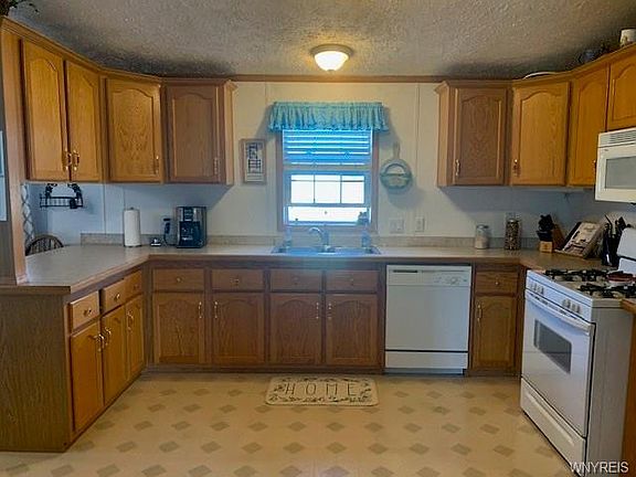 3rd image of 4088 Seneca Pkwy