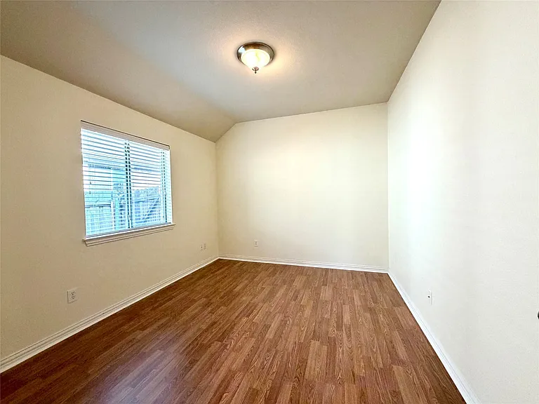 9404 Caliente Dr — Photo 12