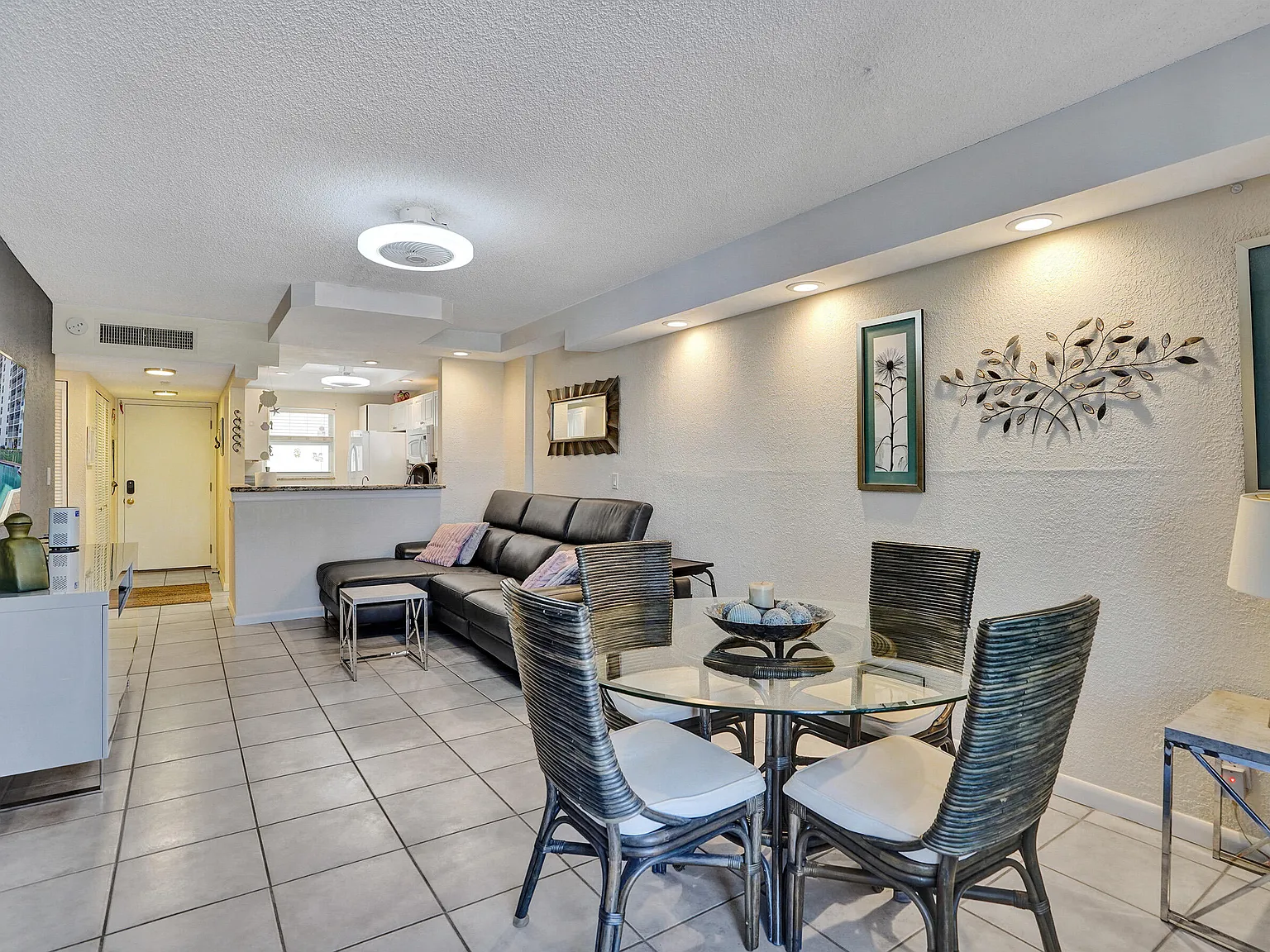 2 bed, 2.0 bath, 864 sqft, $2,300 — Photo 3