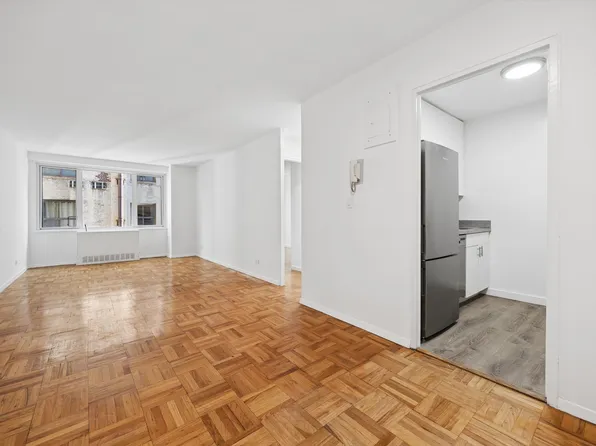301 E 22nd St APT 8U, New York, NY 10010