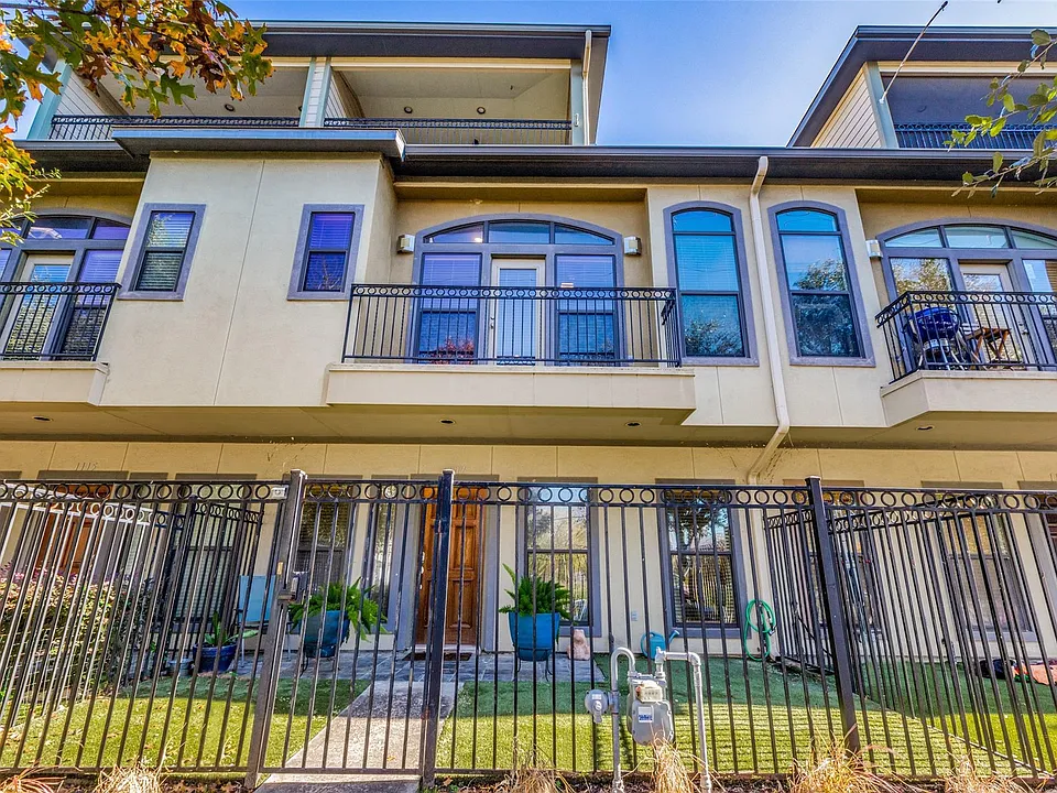 1117 Saint Charles St