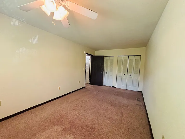 327 Charles St — Photo 11