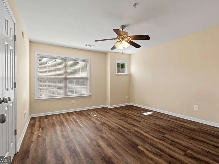3323 Castleberry Village Cir — Photo 15