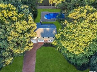 9 Andover Dr, Port Jefferson Station, NY 11776