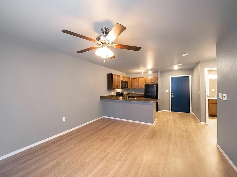 The Falcon of Southern Hills Apartments — Photo 21