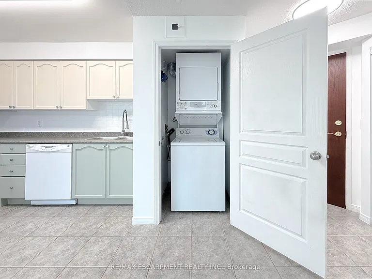 2545 Erin Centre Blvd #509 — Photo 19