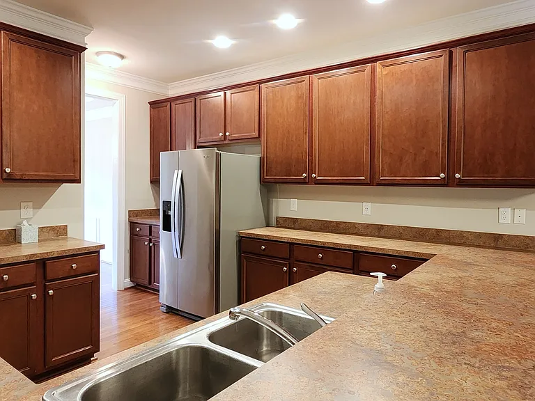 411 Five Pine Ct — Photo 10