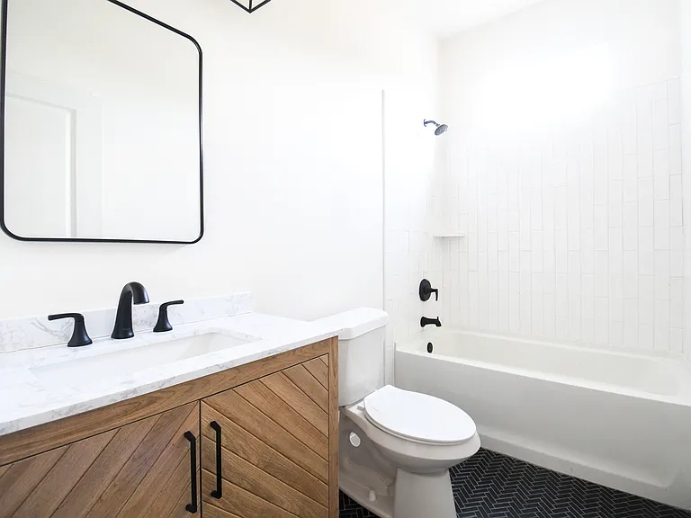 740 Thayer St #2B — Photo 13