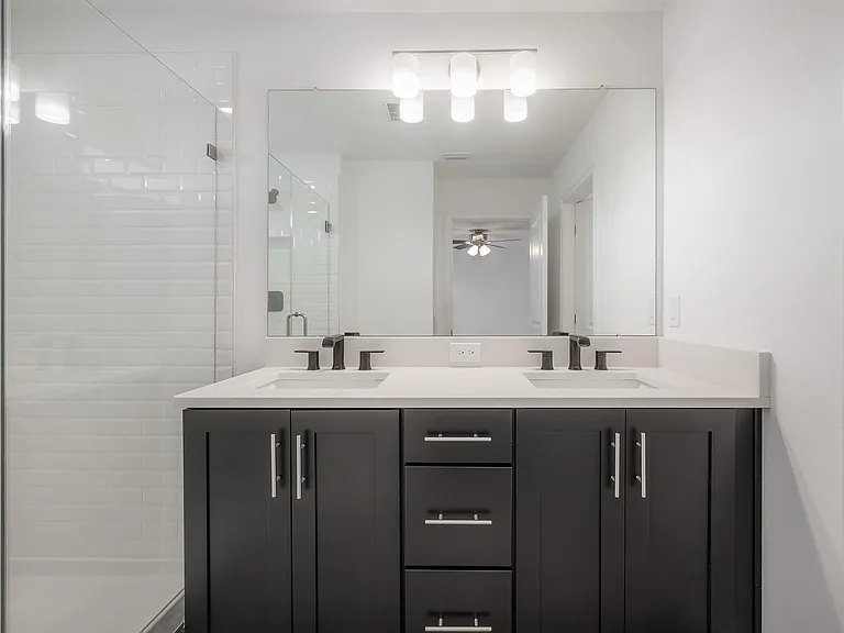 2703 W Fig St #1 — Photo 24