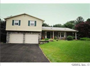 108 Pineledge Rd, Camillus, NY 13031