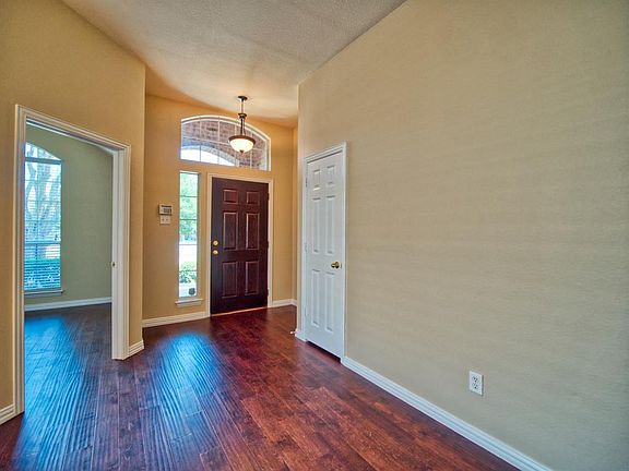 2nd image of 3925 Kenwood Dr