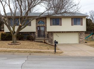 3839 Cora Dr, Dubuque, IA 52002