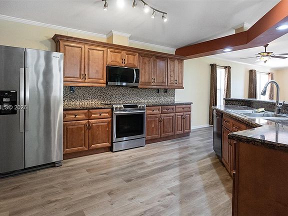 5th image of 6515 Colonial Dr