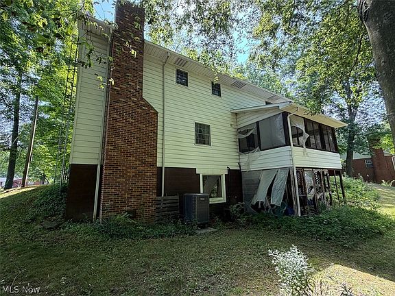 3rd image of 837 W Pidgeon Rd