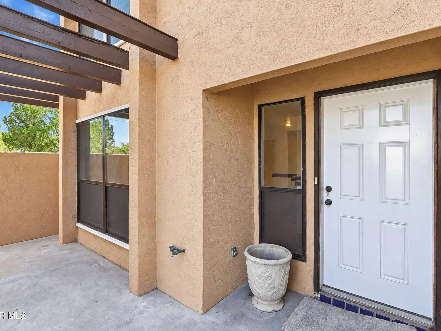 3 bed, 2.5 bath, 1372 sqft, $1,900 — Photo 3
