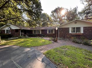1356 N 1600 East Rd, Taylorville, IL 62568
