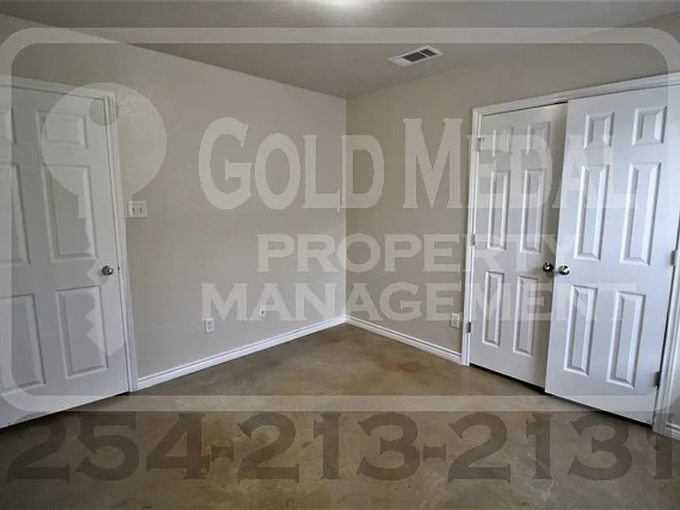 4003 Cambridge Dr — Photo 9