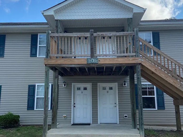 5132 Greenville Loop Rd #B — Photo 2