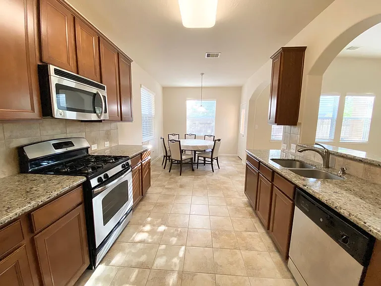 8922 Cedar Mound Ln — Photo 10