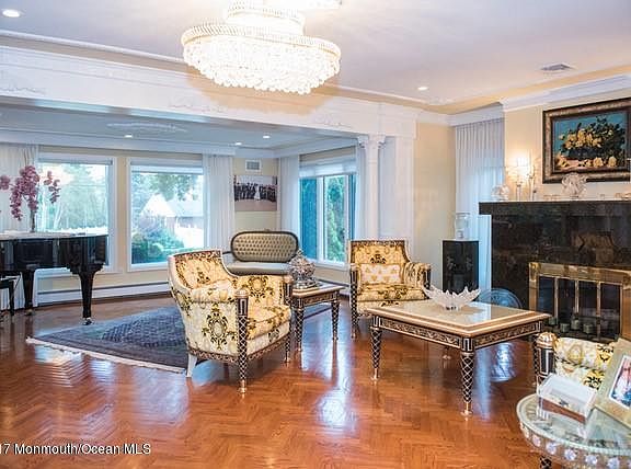 5th image of 304 S Lake Dr