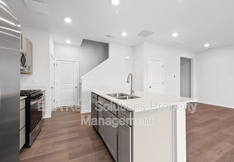 6294 Marinelli Dr S — Photo 8